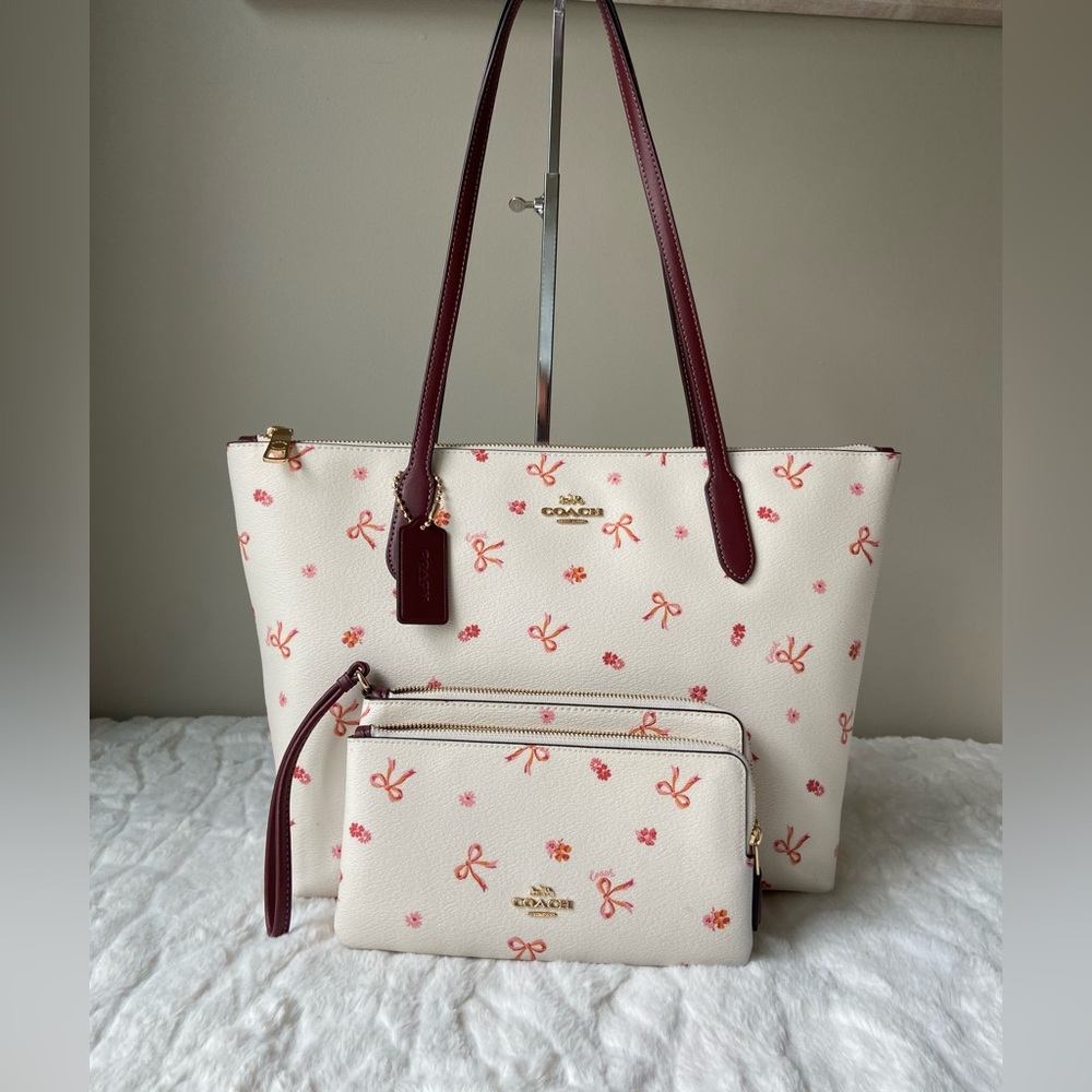 EUC Coach Zip Top Tote Bag With Bow Print Bundle (Tote Bag + Double Zip Wallet)